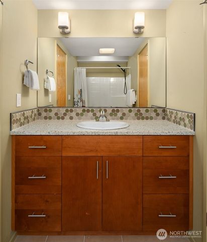 17 North Road N, Tacoma, WA 98406