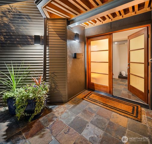 17 North Road N, Tacoma, WA 98406