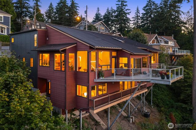17 North Road N, Tacoma, WA 98406