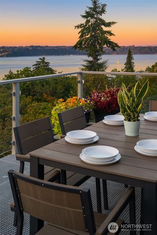 17 North Road N, Tacoma, WA 98406