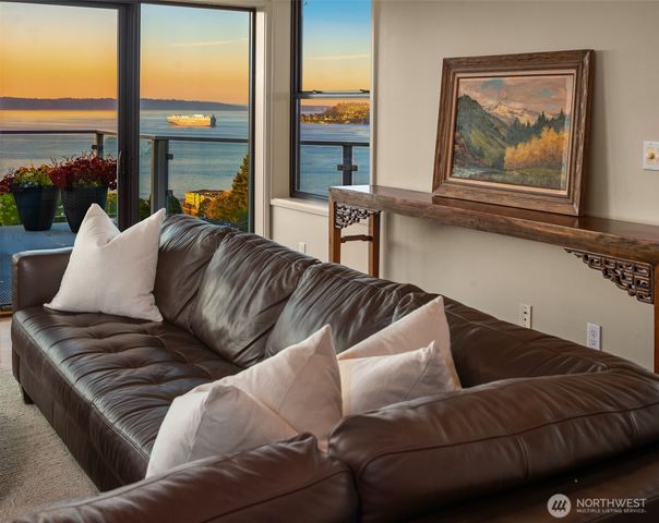 17 North Road N, Tacoma, WA 98406
