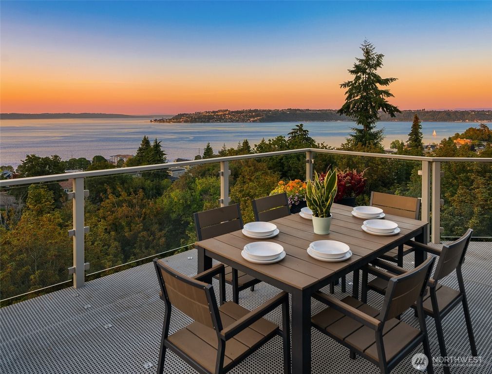 17 North Road N, Tacoma, WA 98406
