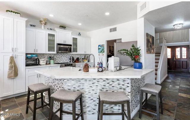 11015 W LAURELWOOD Lane, Avondale, AZ 85392