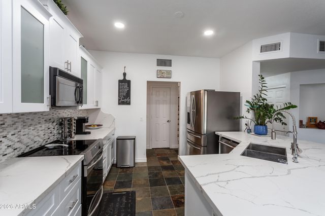 11015 W LAURELWOOD Lane, Avondale, AZ 85392