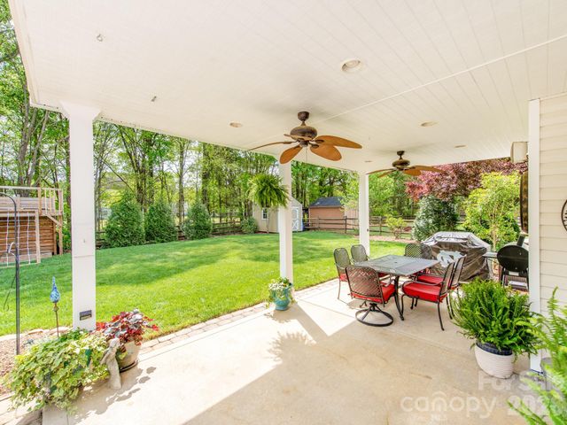 6135 Maple Leaf Avenue, Harrisburg, NC 28075