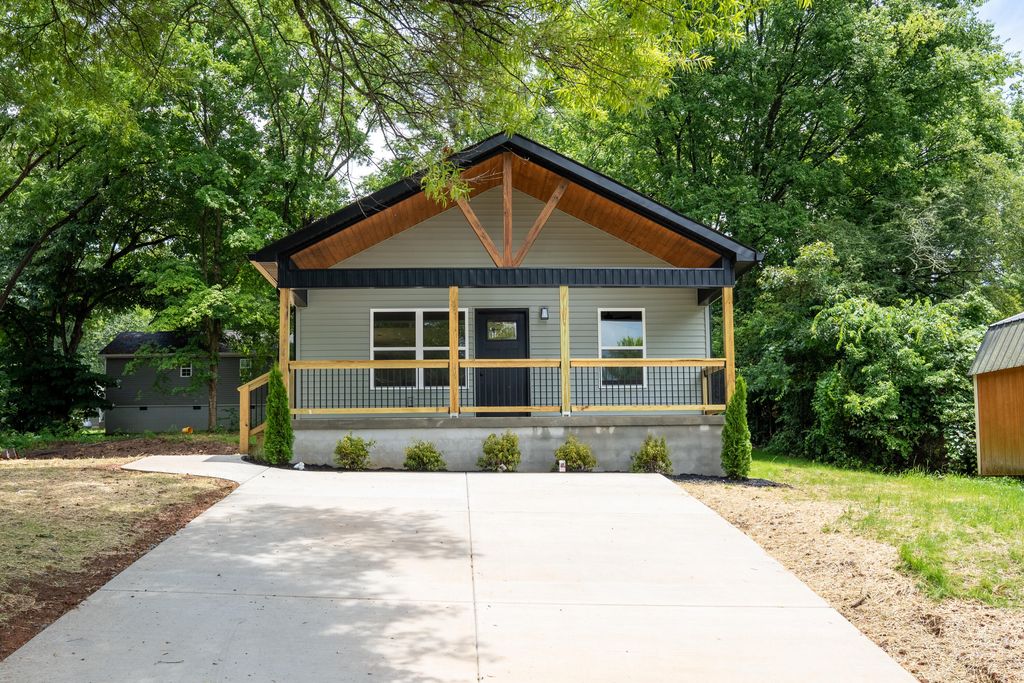 979 East Street SE, Cleveland, TN 37311