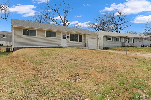 8210 Marvale Lane, St Louis, MO 63123