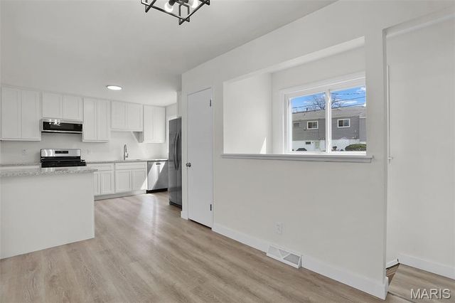 8210 Marvale Lane, St Louis, MO 63123