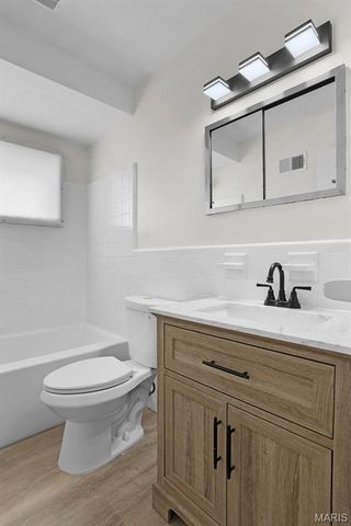 8210 Marvale Lane, St Louis, MO 63123