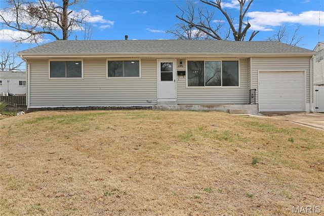 8210 Marvale Lane, St Louis, MO 63123