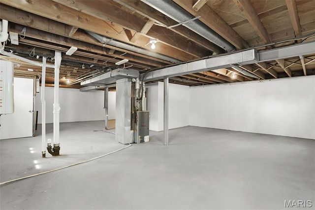 8210 Marvale Lane, St Louis, MO 63123