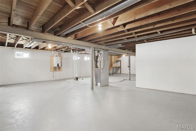 8210 Marvale Lane, St Louis, MO 63123