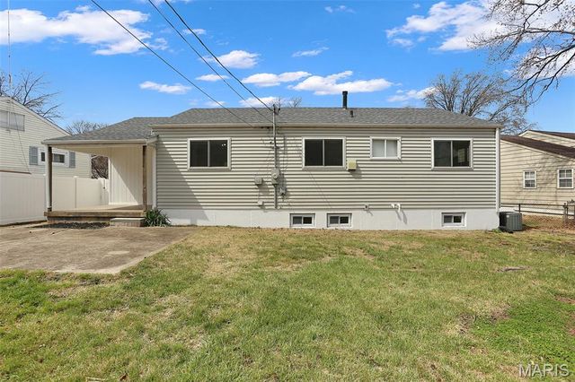 8210 Marvale Lane, St Louis, MO 63123