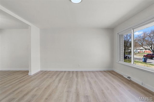 8210 Marvale Lane, St Louis, MO 63123