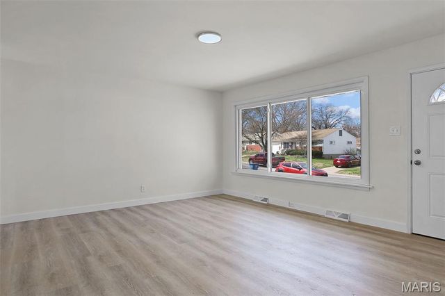 8210 Marvale Lane, St Louis, MO 63123