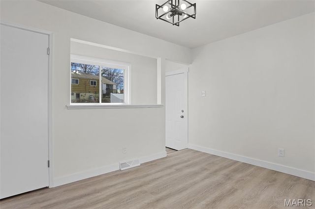 8210 Marvale Lane, St Louis, MO 63123