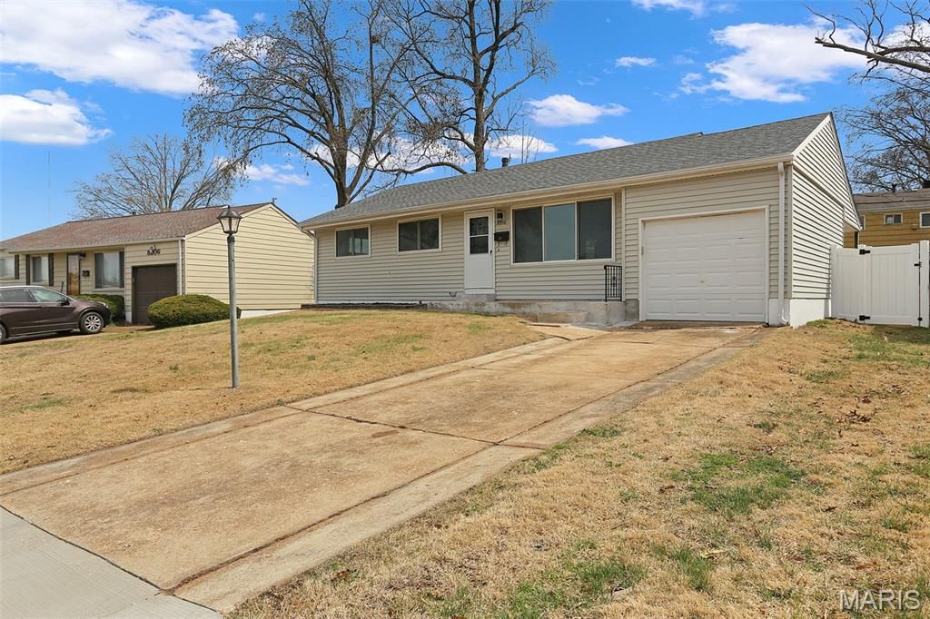 8210 Marvale Lane, St Louis, MO 63123