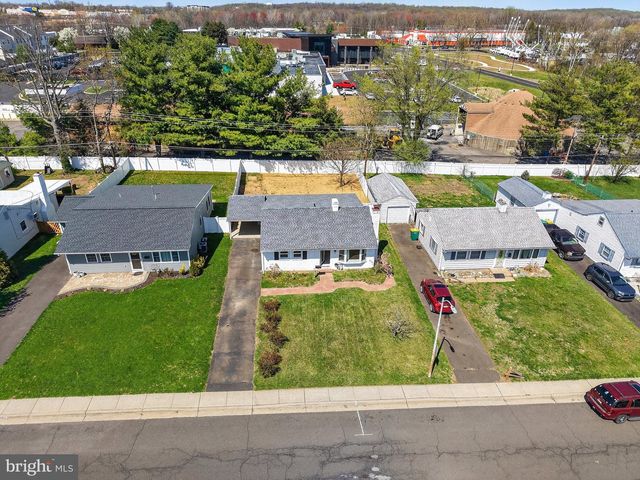 325 AUSTIN DR, Fairless Hills, PA 19030