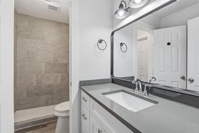 1911 Hearthside DR A, Austin, TX 78757