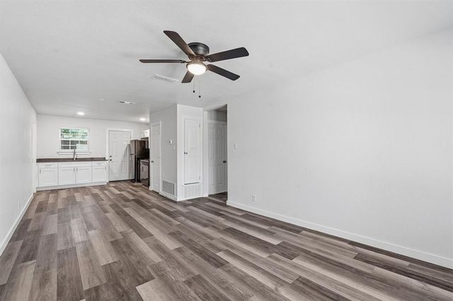 1911 Hearthside DR A, Austin, TX 78757