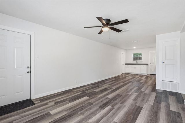1911 Hearthside DR A, Austin, TX 78757