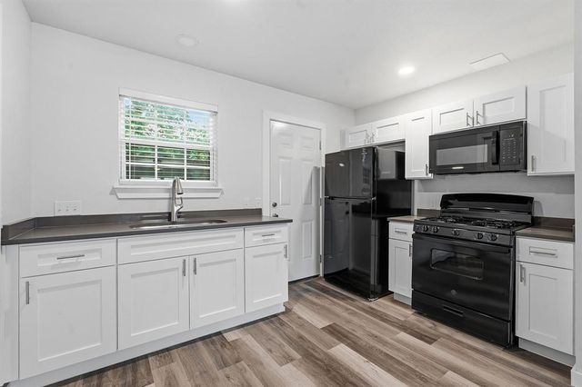 1911 Hearthside DR A, Austin, TX 78757