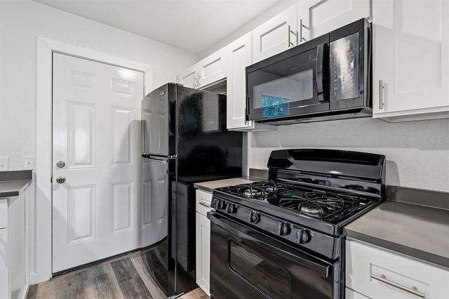 1911 Hearthside DR A, Austin, TX 78757