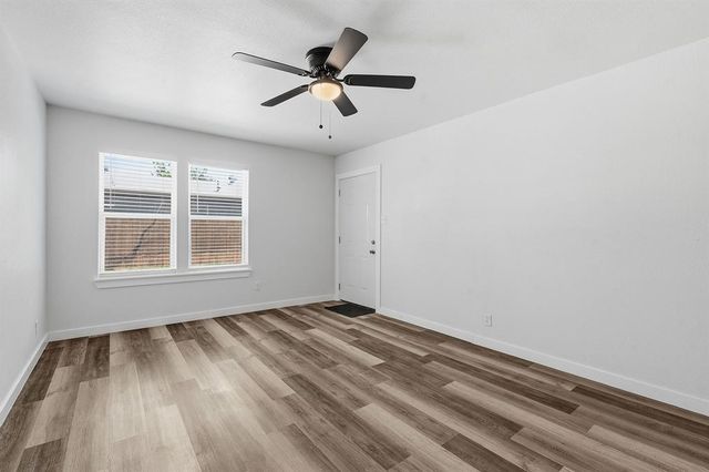 1911 Hearthside DR A, Austin, TX 78757