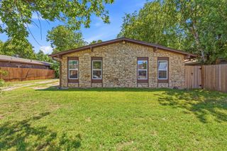 1911 Hearthside DR A, Austin, TX 78757