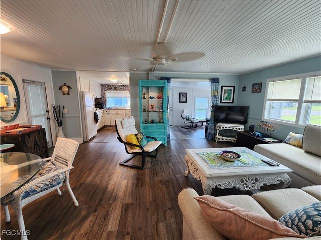 21 Diamond LN D21, Naples, FL 34112