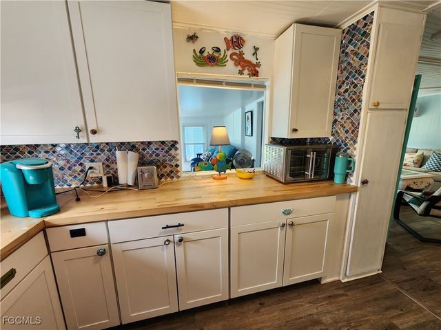 21 Diamond LN D21, Naples, FL 34112