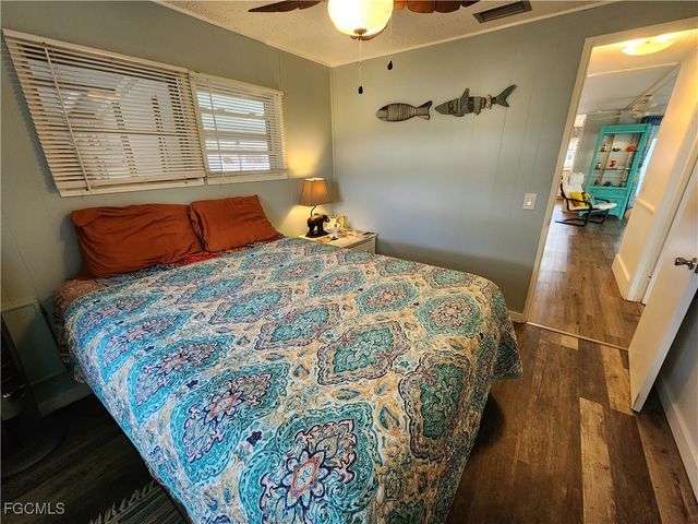 21 Diamond LN D21, Naples, FL 34112