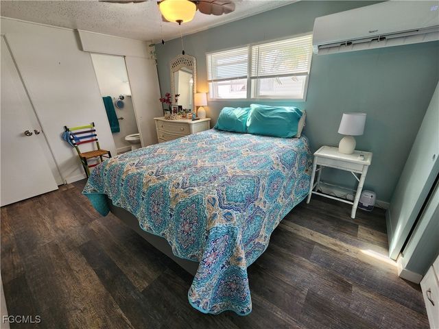 21 Diamond LN D21, Naples, FL 34112