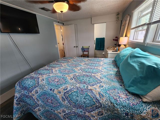 21 Diamond LN D21, Naples, FL 34112