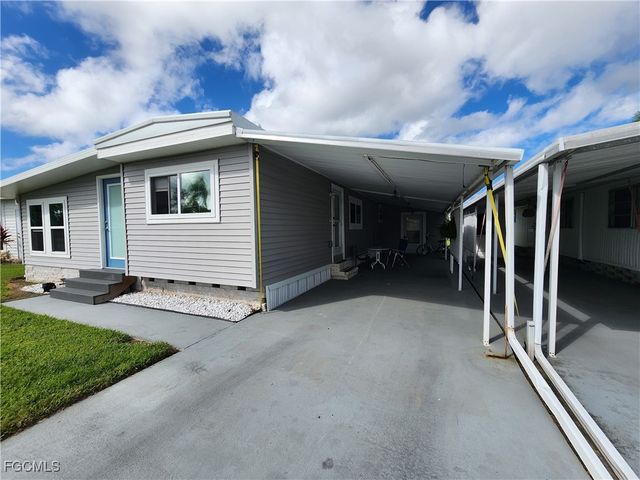 21 Diamond LN D21, Naples, FL 34112