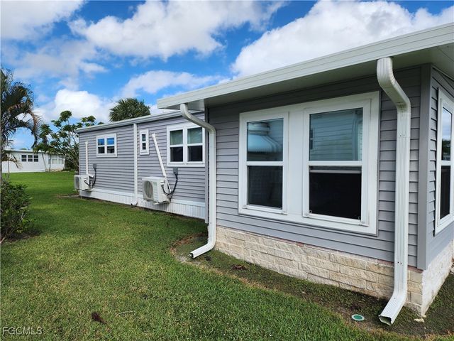 21 Diamond LN D21, Naples, FL 34112