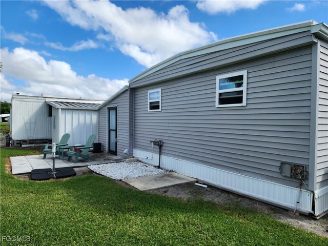 21 Diamond LN D21, Naples, FL 34112