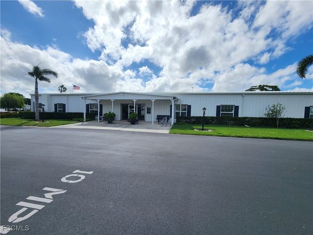 21 Diamond LN D21, Naples, FL 34112