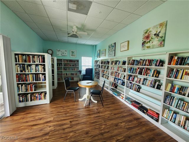 21 Diamond LN D21, Naples, FL 34112