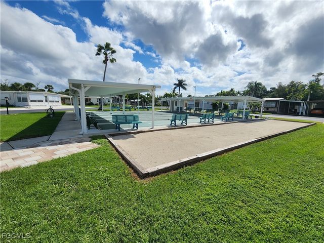 21 Diamond LN D21, Naples, FL 34112