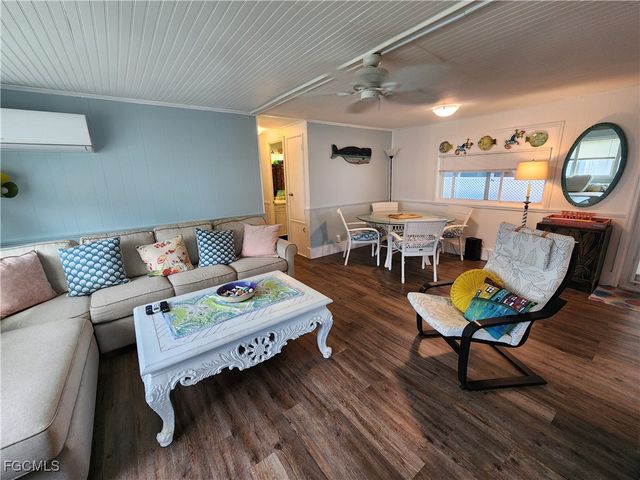 21 Diamond LN D21, Naples, FL 34112