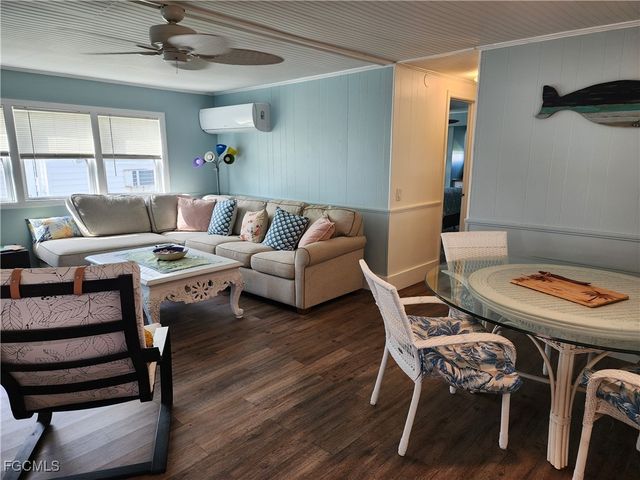 21 Diamond LN D21, Naples, FL 34112