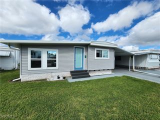 21 Diamond LN D21, Naples, FL 34112