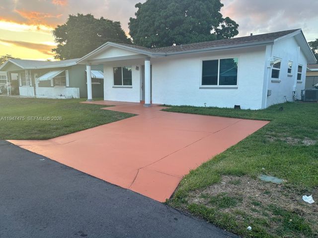 4715 NW 44th St, Tamarac, FL 33319