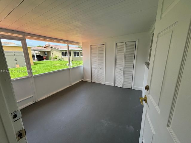 4715 NW 44th St, Tamarac, FL 33319