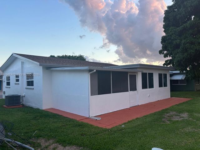 4715 NW 44th St, Tamarac, FL 33319
