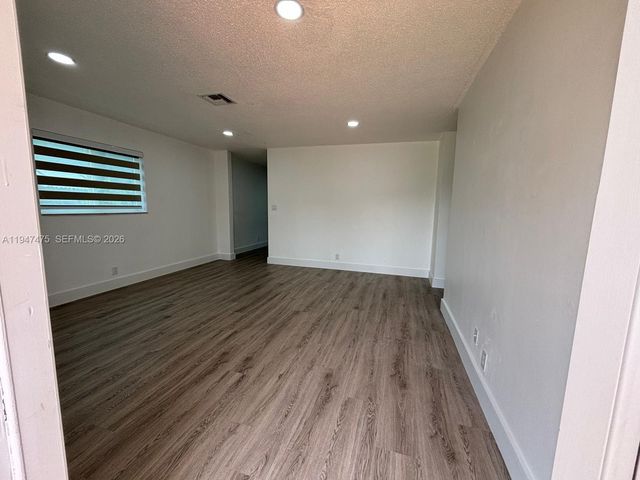 4715 NW 44th St, Tamarac, FL 33319