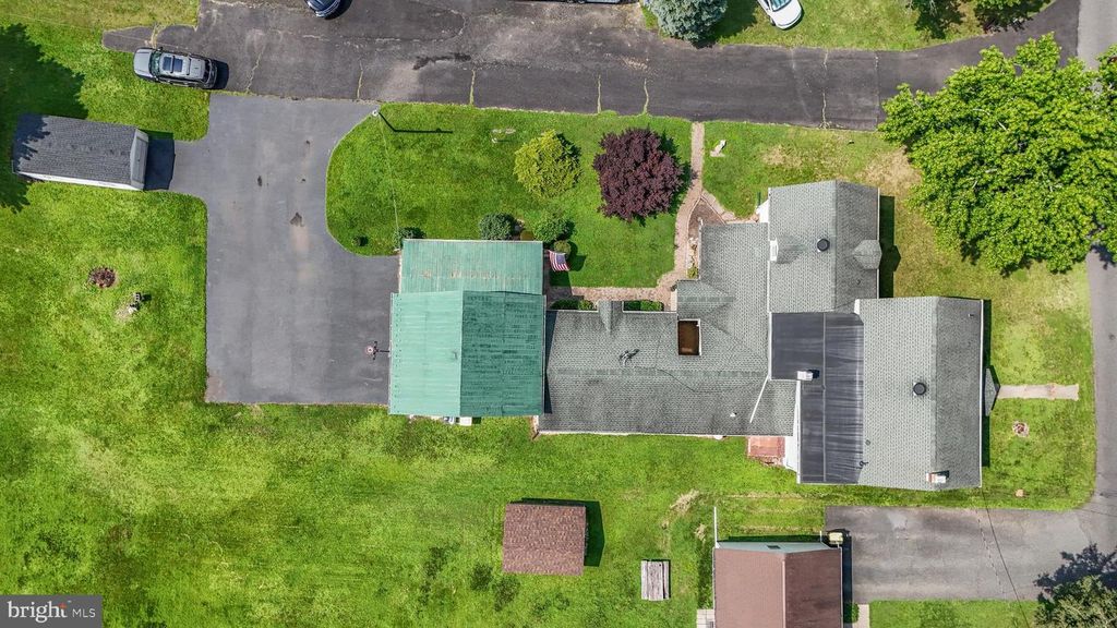 2190 E BUCK RD, Pennsburg, PA 18073