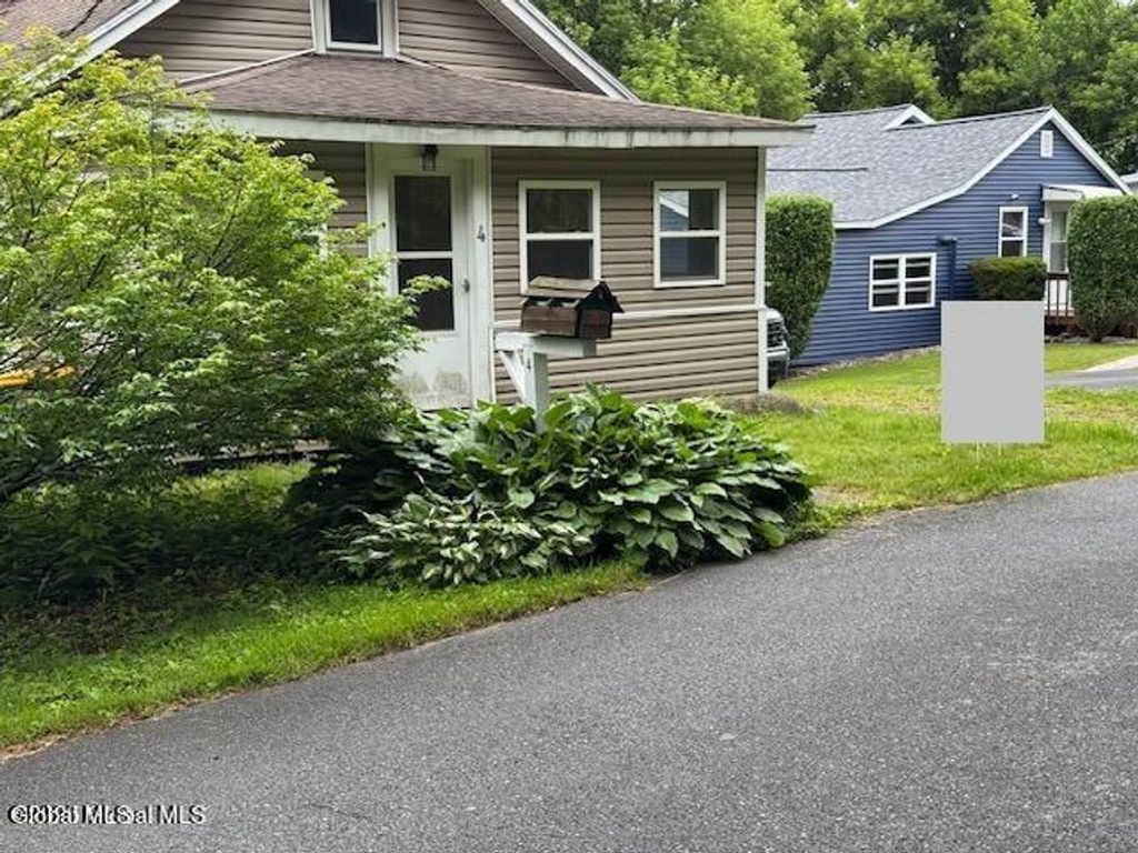 4 Yates Street, Brunswick, NY 12180