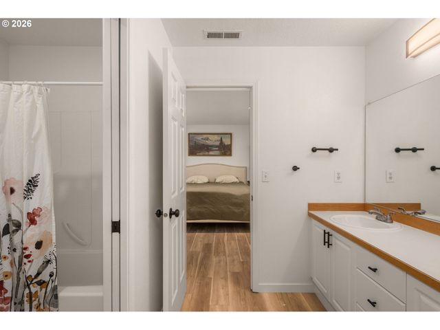 5098 Ne SCHOELER Cir, Hillsboro, OR 97124